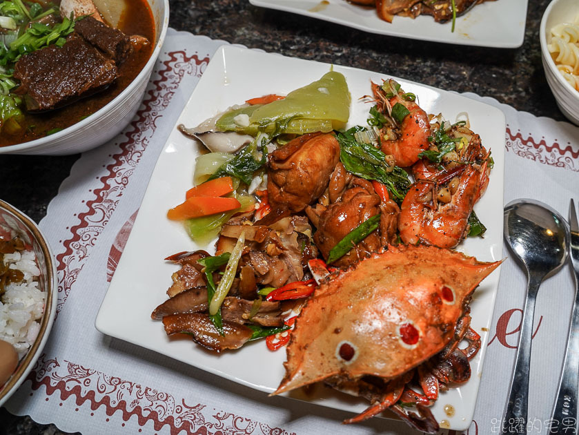 花蓮最新吃到飽! 林澤記麻辣火鍋推出中午自助餐吃到飽只要330元 螃蟹、鮮蝦 豬腳 連牛肉麵都可以無限點 招牌甜點 招牌甜點不吃會後悔 早餐也有吃到飽喔!