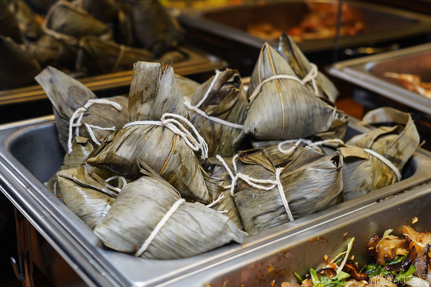 花蓮最新吃到飽! 林澤記麻辣火鍋推出中午自助餐吃到飽只要330元 螃蟹、鮮蝦 豬腳 連牛肉麵都可以無限點 招牌甜點 招牌甜點不吃會後悔 早餐也有吃到飽喔!