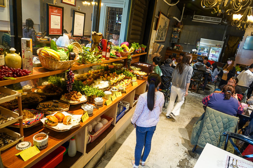 花蓮最新吃到飽! 林澤記麻辣火鍋推出中午自助餐吃到飽只要330元 螃蟹、鮮蝦 豬腳 連牛肉麵都可以無限點 招牌甜點 招牌甜點不吃會後悔 早餐也有吃到飽喔!