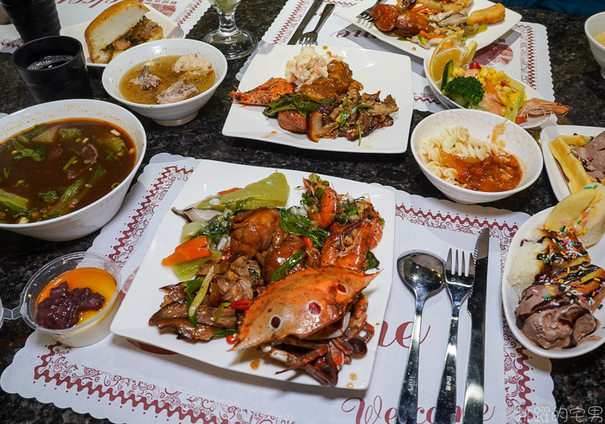 花蓮最新吃到飽! 林澤記麻辣火鍋推出中午自助餐吃到飽只要330元 螃蟹、鮮蝦 豬腳 連牛肉麵都可以無限點 招牌甜點 招牌甜點不吃會後悔 早餐也有吃到飽喔!