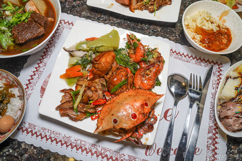 花蓮最新吃到飽! 林澤記麻辣火鍋推出中午自助餐吃到飽只要330元 螃蟹、鮮蝦 豬腳 連牛肉麵都可以無限點 招牌甜點 招牌甜點不吃會後悔 早餐也有吃到飽喔!