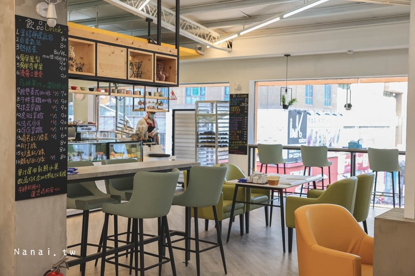 牛胖の手作 鹽可頌：台中一中商圈竟然有夢幻系彩虹鈕扣乳酪禮盒、季節限定真材實料草莓寶盒，必買期間限定牛胖禮盒 - Nana愛旅行札記