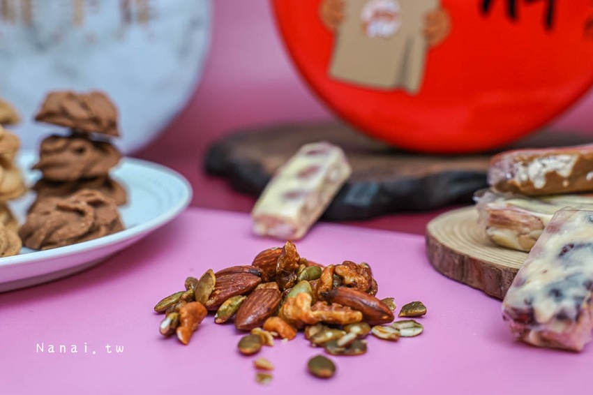 牛胖の手作 鹽可頌：台中一中商圈竟然有夢幻系彩虹鈕扣乳酪禮盒、季節限定真材實料草莓寶盒，必買期間限定牛胖禮盒 - Nana愛旅行札記