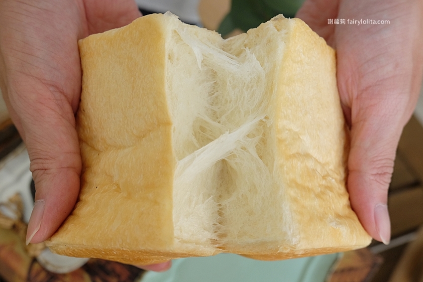 牛胖の手作鹽可頌。每日限量、出爐秒殺!爆餡「極黑起司鹽可頌」、想吃記得先預訂! @蹦啾♥謝蘿莉 La vie heureuse