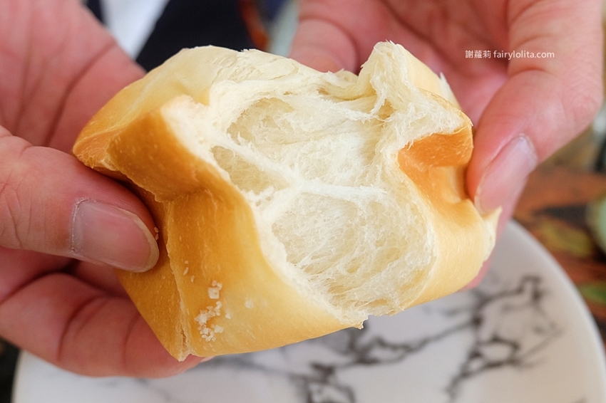 牛胖の手作鹽可頌。每日限量、出爐秒殺!爆餡「極黑起司鹽可頌」、想吃記得先預訂! @蹦啾♥謝蘿莉 La vie heureuse