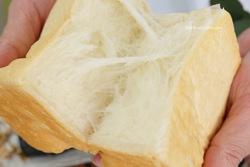 牛胖の手作鹽可頌。每日限量、出爐秒殺!爆餡「極黑起司鹽可頌」、想吃記得先預訂! @蹦啾♥謝蘿莉 La vie heureuse