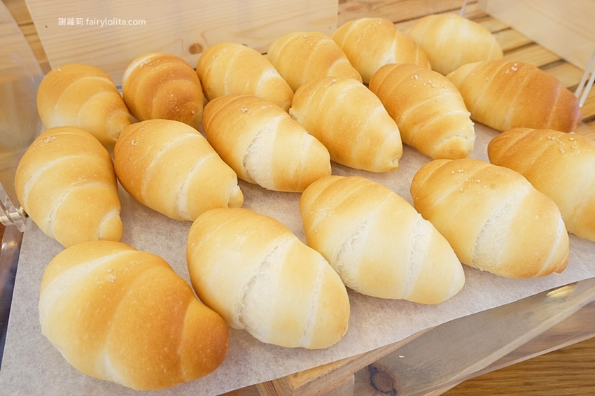 牛胖の手作鹽可頌。每日限量、出爐秒殺!爆餡「極黑起司鹽可頌」、想吃記得先預訂! @蹦啾♥謝蘿莉 La vie heureuse