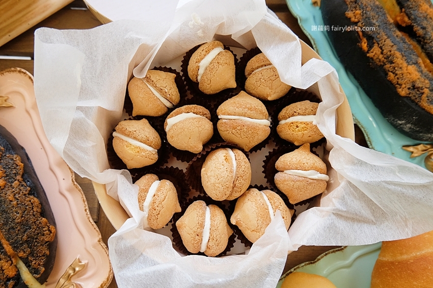 牛胖の手作鹽可頌。每日限量、出爐秒殺!爆餡「極黑起司鹽可頌」、想吃記得先預訂! @蹦啾♥謝蘿莉 La vie heureuse