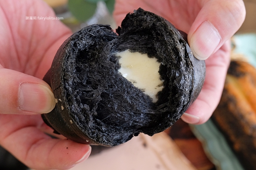 牛胖の手作鹽可頌。每日限量、出爐秒殺!爆餡「極黑起司鹽可頌」、想吃記得先預訂! @蹦啾♥謝蘿莉 La vie heureuse