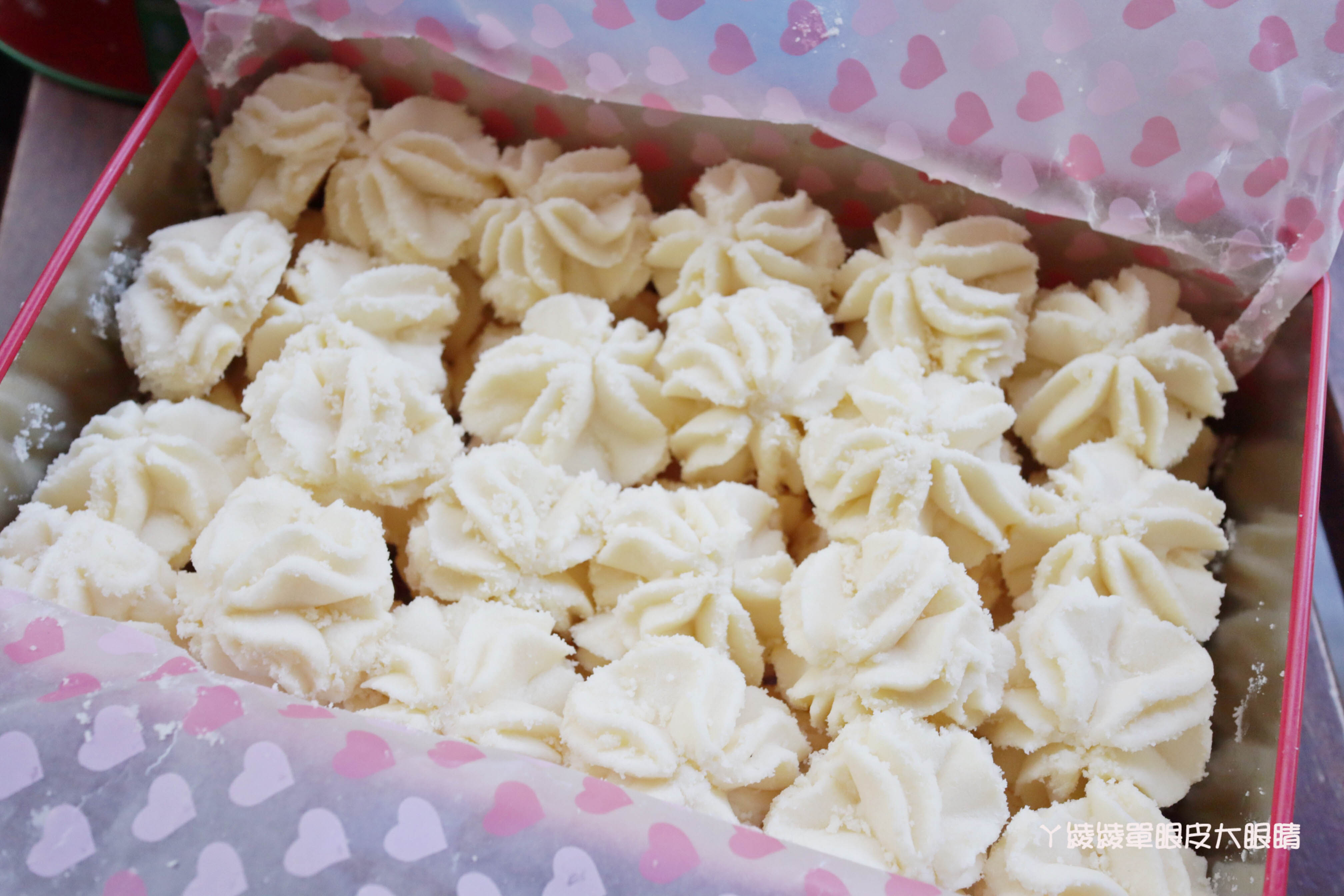 愛威鐵盒餅乾新竹巨城快閃店開跑!超人氣涮嘴曲奇餅乾聖誕鐵盒強勢回歸,新竹人買起來