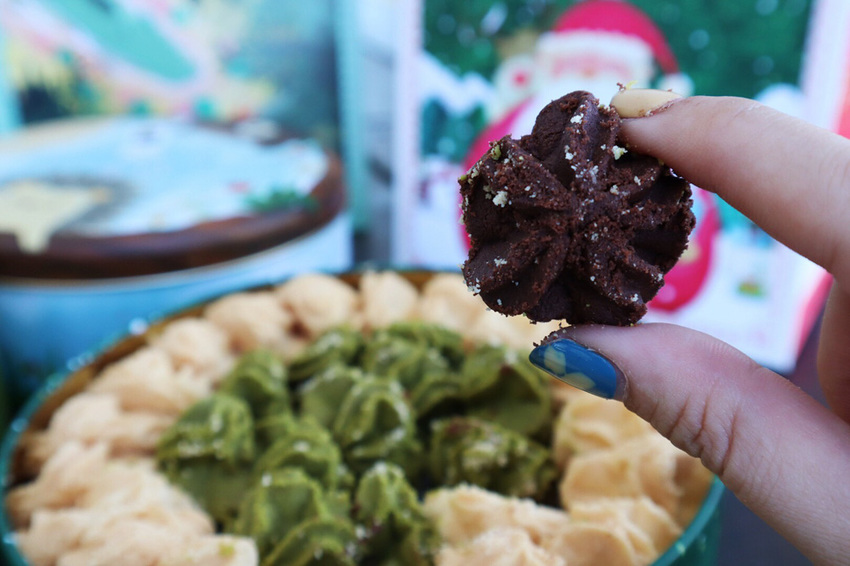 新竹巨城週年慶開跑！愛威鐵盒曲奇餅乾強勢回歸，超人氣涮嘴曲奇餅乾推出聖誕節限定盒款