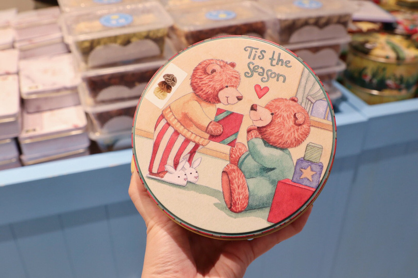 新竹巨城週年慶開跑！愛威鐵盒曲奇餅乾強勢回歸，超人氣涮嘴曲奇餅乾推出聖誕節限定盒款