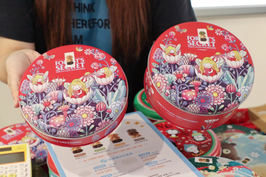 新竹巨城週年慶開跑！愛威鐵盒曲奇餅乾強勢回歸，超人氣涮嘴曲奇餅乾推出聖誕節限定盒款