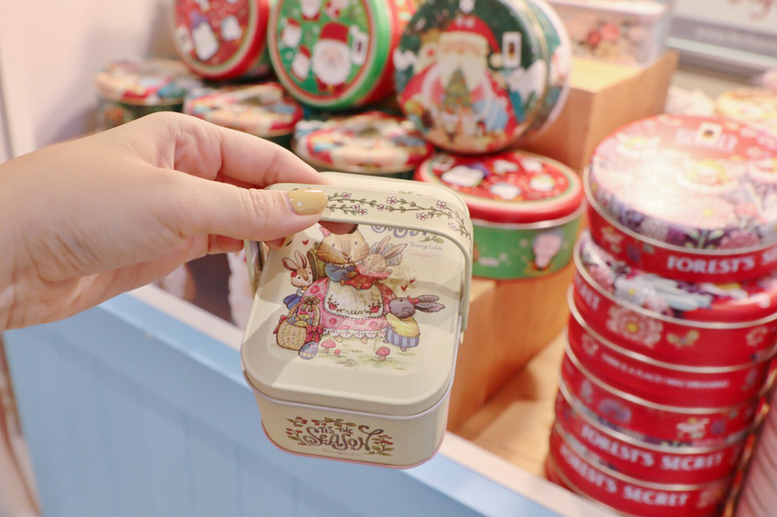 新竹巨城週年慶開跑！愛威鐵盒曲奇餅乾強勢回歸，超人氣涮嘴曲奇餅乾推出聖誕節限定盒款