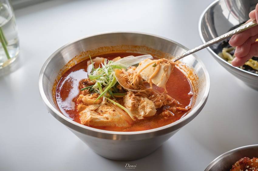 source: imgur.com 高雄楠梓|Annio安妞韓食-花香滿溢,宛如花店般的韓式料理店