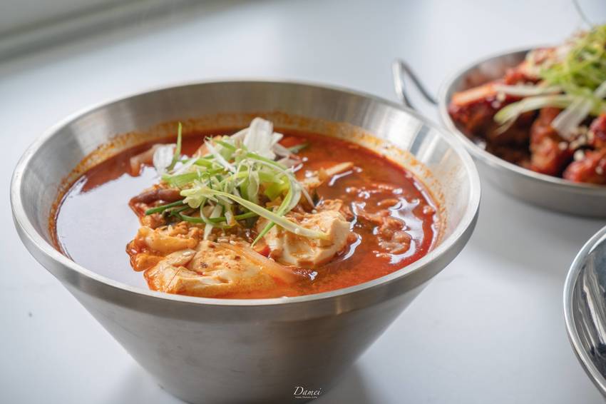 source: imgur.com 高雄楠梓|Annio安妞韓食-花香滿溢,宛如花店般的韓式料理店