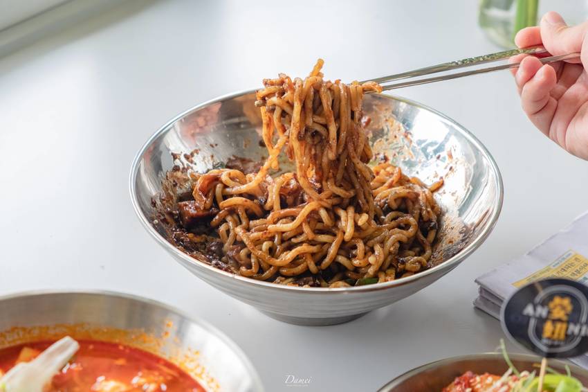 source: imgur.com 高雄楠梓|Annio安妞韓食-花香滿溢,宛如花店般的韓式料理店