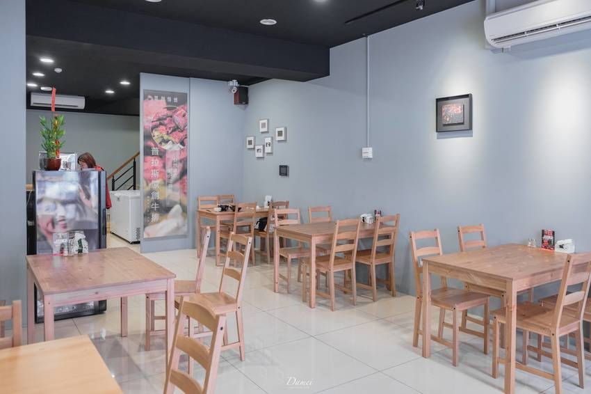 高雄左營｜普拉斯原創牛排 博愛店﻿-平價牛排蓋飯,一份蓋飯能吃到大份量牛肉