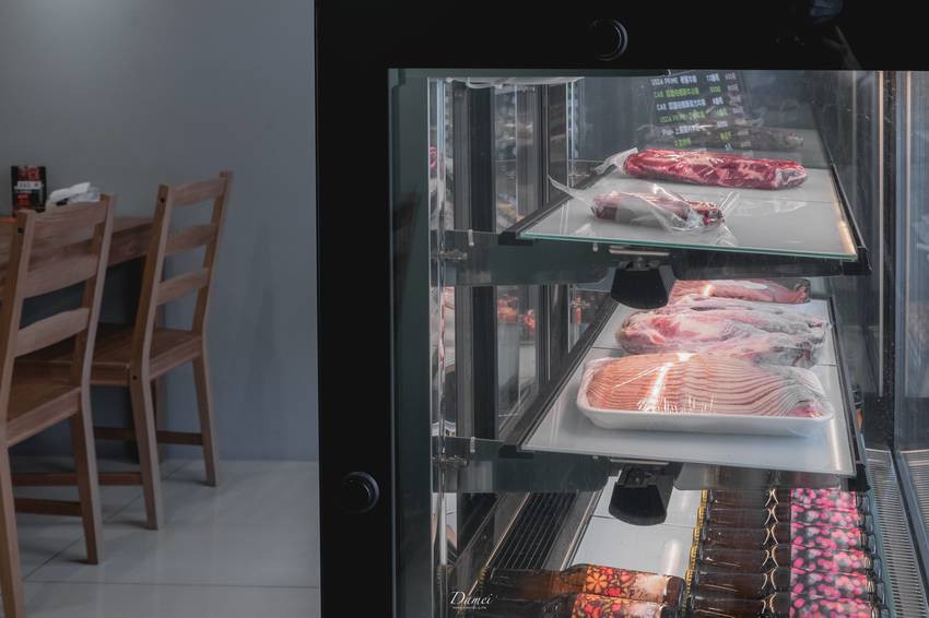 高雄左營｜普拉斯原創牛排 博愛店﻿-平價牛排蓋飯,一份蓋飯能吃到大份量牛肉