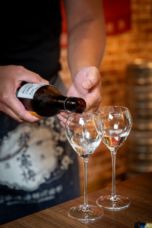 新北市永和區永和美食｜四貝串燒居酒屋～職人串燒料理美味程度滿點，越晚氣氛越棒，三五好友聚餐選這間準沒錯、永安市場