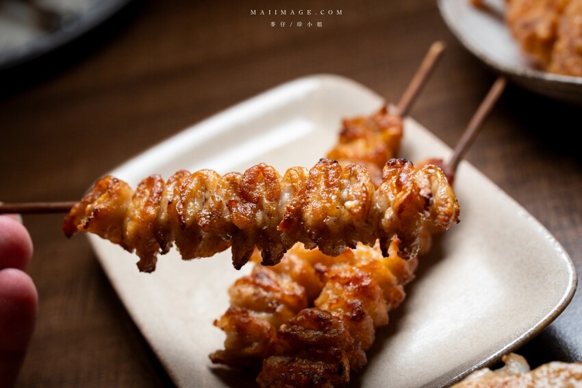 新北市永和區永和美食｜四貝串燒居酒屋～職人串燒料理美味程度滿點，越晚氣氛越棒，三五好友聚餐選這間準沒錯、永安市場