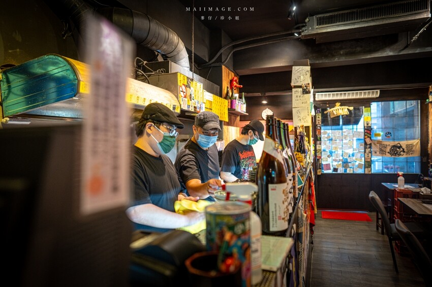 新北市永和區永和美食｜四貝串燒居酒屋～職人串燒料理美味程度滿點，越晚氣氛越棒，三五好友聚餐選這間準沒錯、永安市場