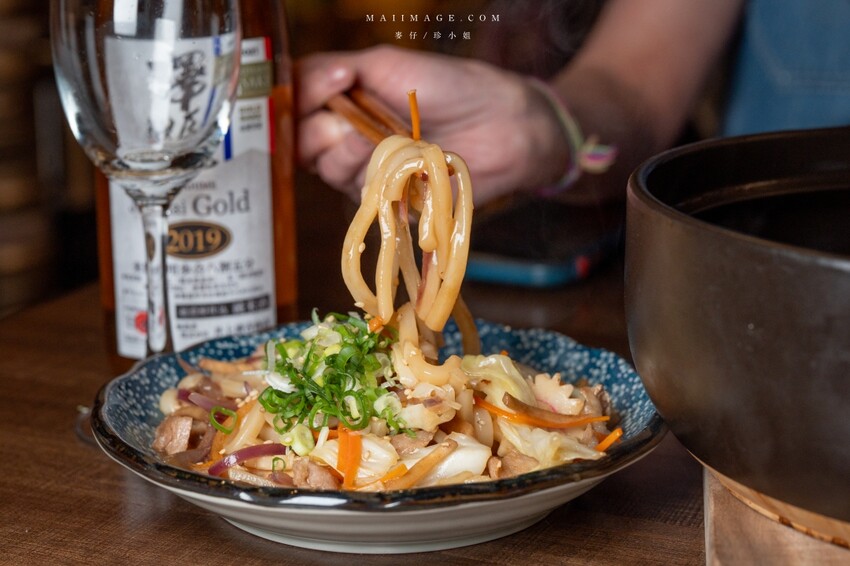 新北市永和區永和美食｜四貝串燒居酒屋～職人串燒料理美味程度滿點，越晚氣氛越棒，三五好友聚餐選這間準沒錯、永安市場