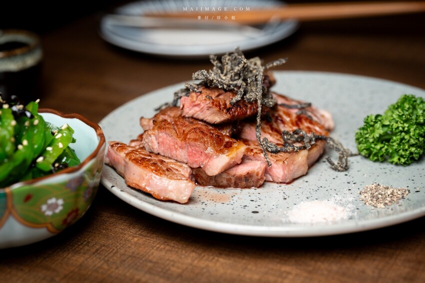 新北市永和區永和美食｜四貝串燒居酒屋～職人串燒料理美味程度滿點，越晚氣氛越棒，三五好友聚餐選這間準沒錯、永安市場