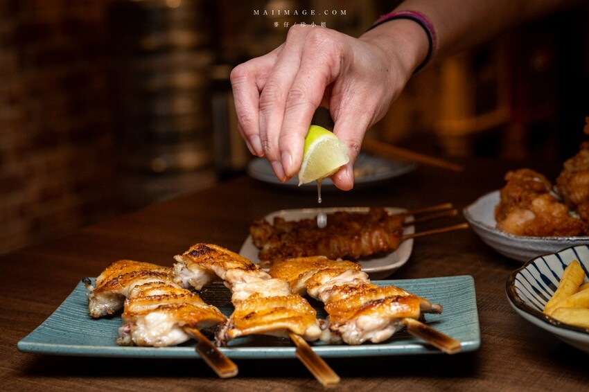 新北市永和區永和美食｜四貝串燒居酒屋～職人串燒料理美味程度滿點，越晚氣氛越棒，三五好友聚餐選這間準沒錯、永安市場