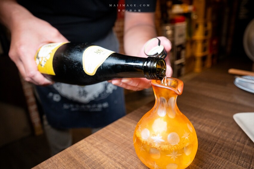 新北市永和區永和美食｜四貝串燒居酒屋～職人串燒料理美味程度滿點，越晚氣氛越棒，三五好友聚餐選這間準沒錯、永安市場