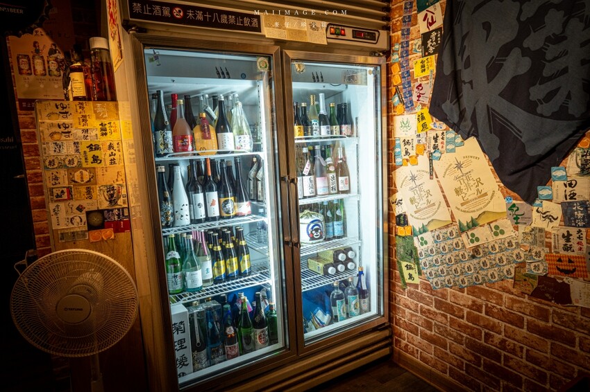 新北市永和區永和美食｜四貝串燒居酒屋～職人串燒料理美味程度滿點，越晚氣氛越棒，三五好友聚餐選這間準沒錯、永安市場