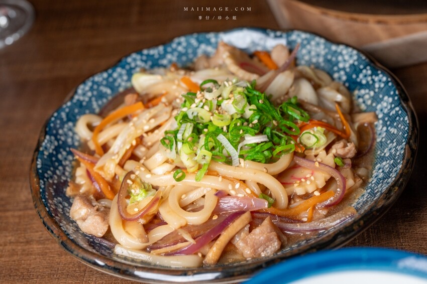 新北市永和區永和美食｜四貝串燒居酒屋～職人串燒料理美味程度滿點，越晚氣氛越棒，三五好友聚餐選這間準沒錯、永安市場