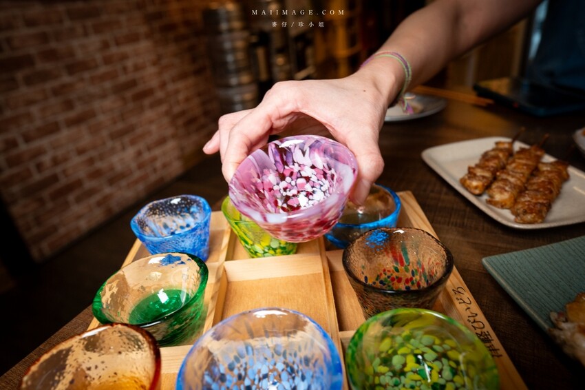 新北市永和區永和美食｜四貝串燒居酒屋～職人串燒料理美味程度滿點，越晚氣氛越棒，三五好友聚餐選這間準沒錯、永安市場