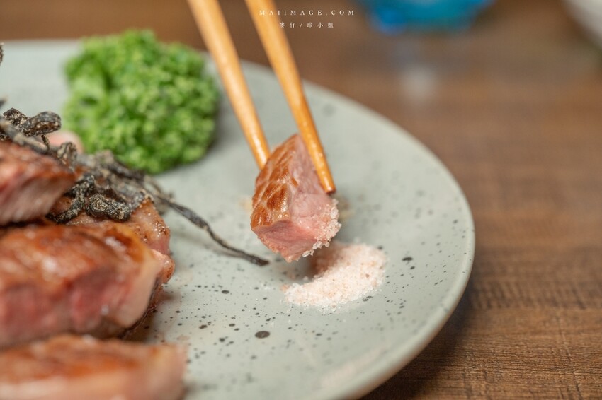 新北市永和區永和美食｜四貝串燒居酒屋～職人串燒料理美味程度滿點，越晚氣氛越棒，三五好友聚餐選這間準沒錯、永安市場