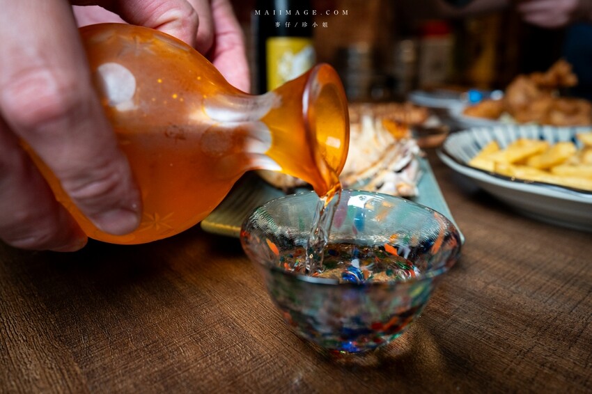 新北市永和區永和美食｜四貝串燒居酒屋～職人串燒料理美味程度滿點，越晚氣氛越棒，三五好友聚餐選這間準沒錯、永安市場