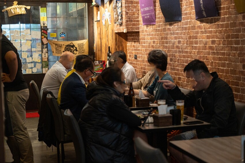 新北市永和區永和美食｜四貝串燒居酒屋～職人串燒料理美味程度滿點，越晚氣氛越棒，三五好友聚餐選這間準沒錯、永安市場