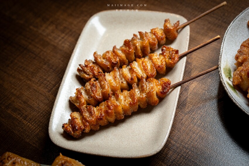 新北市永和區永和美食｜四貝串燒居酒屋～職人串燒料理美味程度滿點，越晚氣氛越棒，三五好友聚餐選這間準沒錯、永安市場