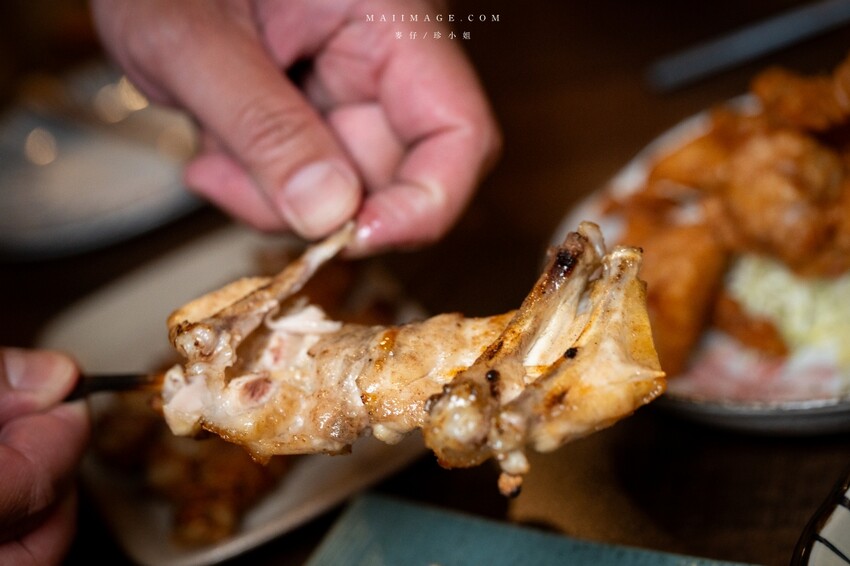新北市永和區永和美食｜四貝串燒居酒屋～職人串燒料理美味程度滿點，越晚氣氛越棒，三五好友聚餐選這間準沒錯、永安市場