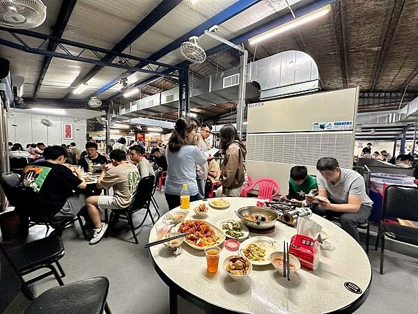 釣蝦場竟然不能釣蝦?物美價廉的麻辣臭豆腐與熱炒,CP值爆表 釣蝦場竟然不能釣蝦?物美價廉的麻辣臭豆腐與熱炒,CP值爆表