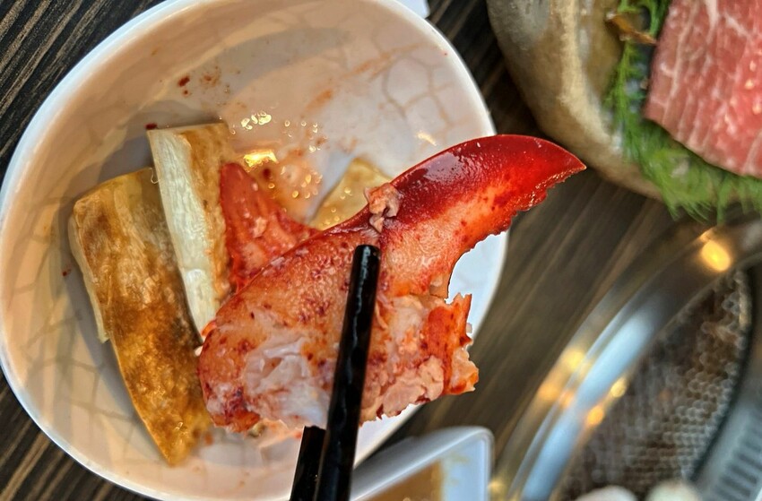 燒肉眾淡水老街店|燒肉眾周年慶,燒肉動漫節,還有鬼滅之刃抽獎活動喔,免費升級100元整隻龍蝦任你吃‼️