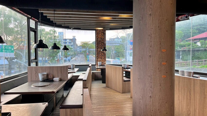 燒肉眾淡水老街店|燒肉眾周年慶,燒肉動漫節,還有鬼滅之刃抽獎活動喔,免費升級100元整隻龍蝦任你吃‼️