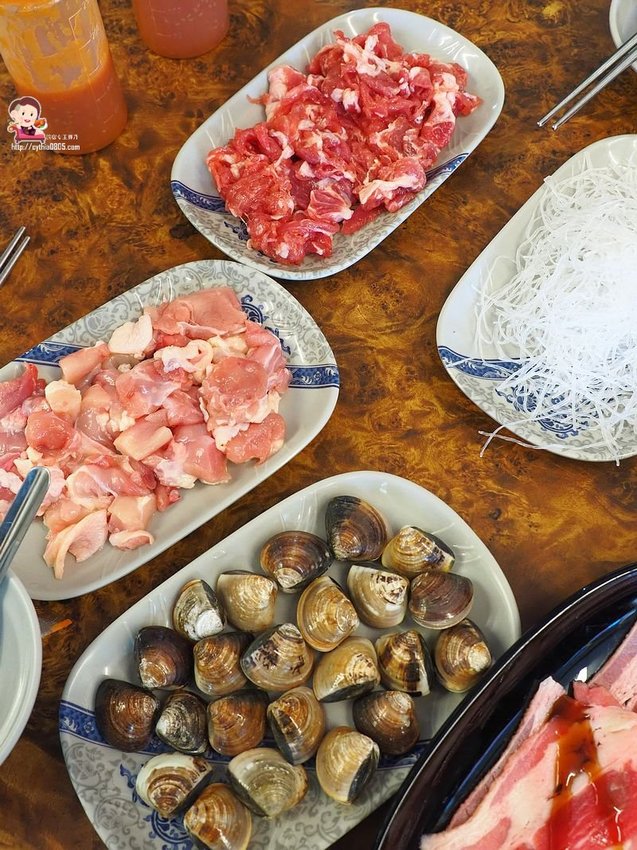 桃園中壢美食-泰美味銅盤燒烤-雙人銅盤烤肉只要299元,平價泰式美食就在小巷子裡 @民宿女王芽月-美食.旅遊.全台趴趴走