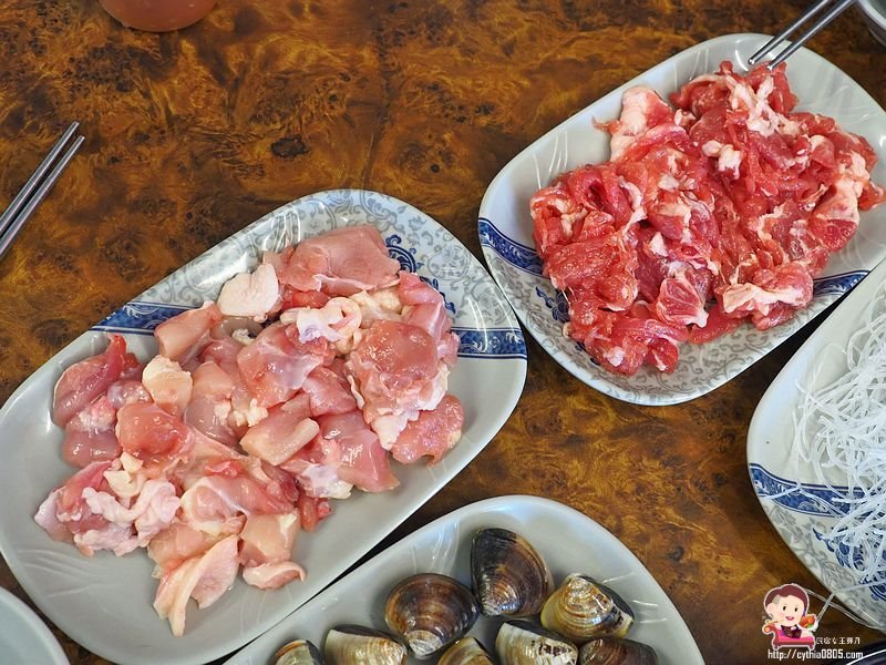 桃園中壢美食-泰美味銅盤燒烤-雙人銅盤烤肉只要299元,平價泰式美食就在小巷子裡 @民宿女王芽月-美食.旅遊.全台趴趴走