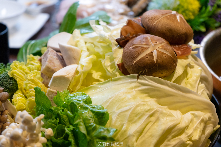 蘆洲美食》銅花精緻涮涮鍋 澳洲和牛頂級海鮮 極致奢華黃金稀飯 約會餐廳推薦 - 艾莉絲愛旅行