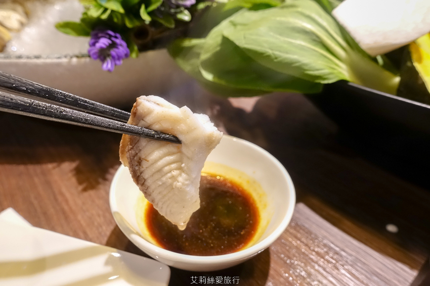 蘆洲美食》銅花精緻涮涮鍋 澳洲和牛頂級海鮮 極致奢華黃金稀飯 約會餐廳推薦 - 艾莉絲愛旅行