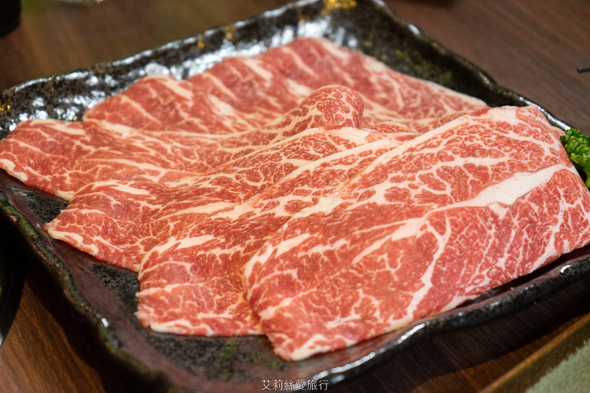 蘆洲美食》銅花精緻涮涮鍋 澳洲和牛頂級海鮮 極致奢華黃金稀飯 約會餐廳推薦 - 艾莉絲愛旅行