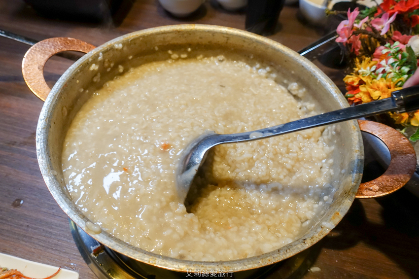 蘆洲美食》銅花精緻涮涮鍋 澳洲和牛頂級海鮮 極致奢華黃金稀飯 約會餐廳推薦 - 艾莉絲愛旅行