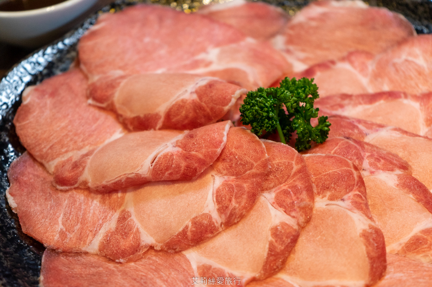 蘆洲美食》銅花精緻涮涮鍋 澳洲和牛頂級海鮮 極致奢華黃金稀飯 約會餐廳推薦 - 艾莉絲愛旅行