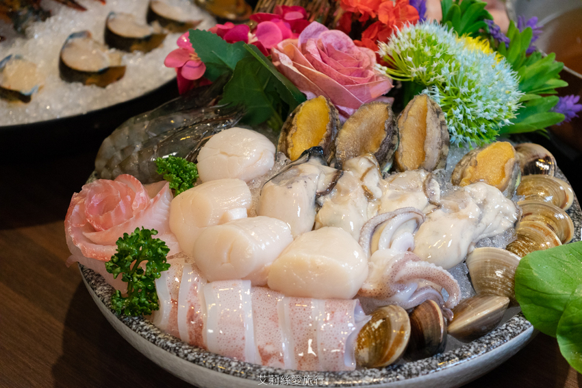 蘆洲美食》銅花精緻涮涮鍋 澳洲和牛頂級海鮮 極致奢華黃金稀飯 約會餐廳推薦 - 艾莉絲愛旅行