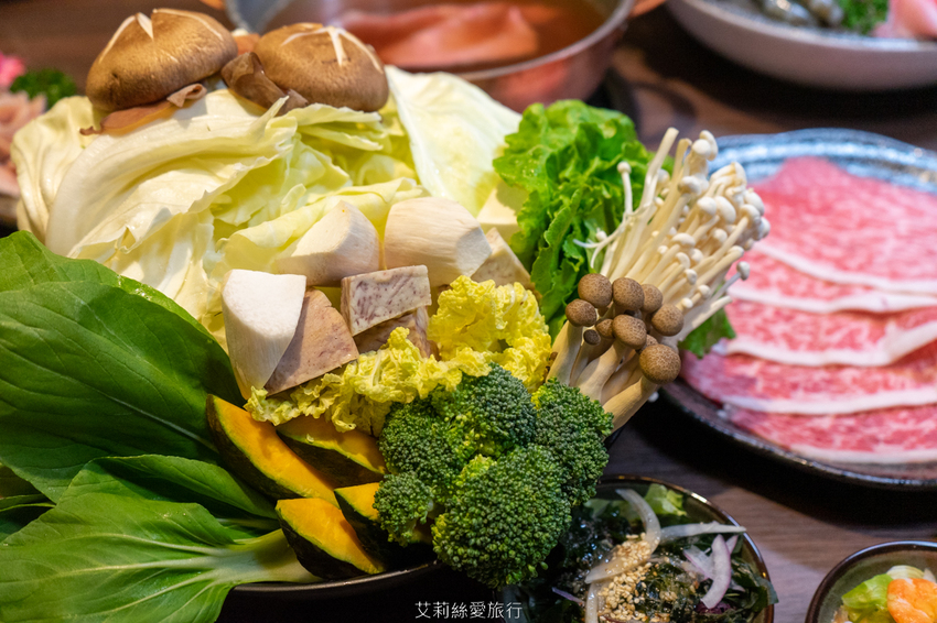 蘆洲美食》銅花精緻涮涮鍋 澳洲和牛頂級海鮮 極致奢華黃金稀飯 約會餐廳推薦 - 艾莉絲愛旅行